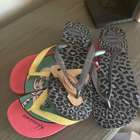 2 pairs of Havaianas Flip Flops - Picture 7 of 7